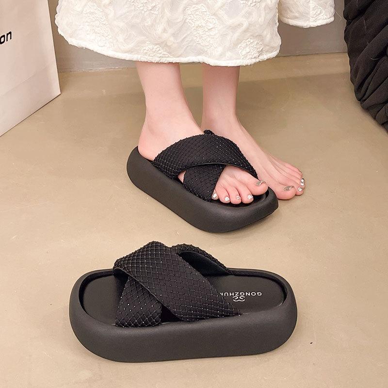 With skirt Internet celebrity fashion beach one-word cool slippers women's summer wear 2025 new thick-soled cross-strapped slippers