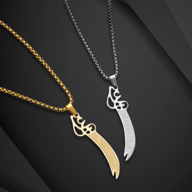 Wszechstronny naszyjnik z wisiorkiem w kształcie scimitara ze stali nierdzewnej – Modna biżuteria inspirowana stylem arabskim z powłoką galwaniczną