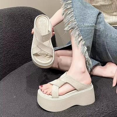 Höhenverstärkende, dicksohlige, coole Hausschuhe für Frauen zum Tragen im Sommer 2025 Neue kleine Muffin-Strandsandalen mit weicher Sohle