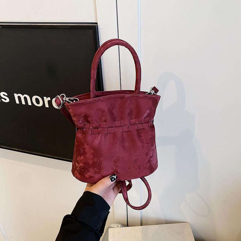 Niche Design Bag Women's New Fashion Shoulder Crossbody Bucket Bag High-end Commuter Handbag