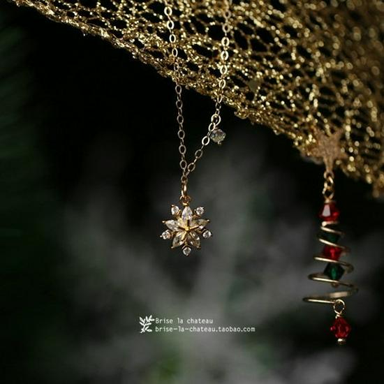 Elegant 18K Gold-Plated S925 Sterling Silver Snowflake Necklace with Zirconia Inlay - Perfect Holiday Gift for Women