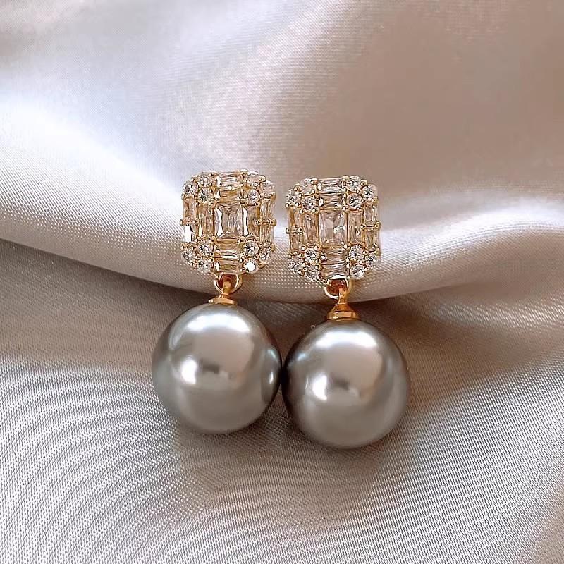 French retro pearl earrings simple and exquisite stud earrings temperament new earrings