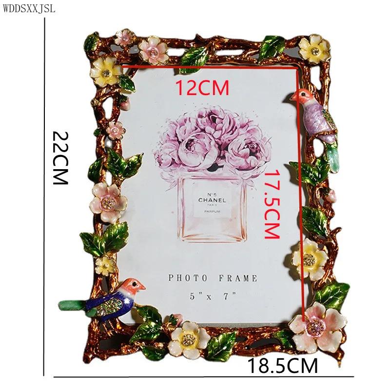 Europäischer Retro-Blumen- und Vogel-Metall-Fotorahmen-Dekor Kreatives Hochzeitsfoto Wohnzimmer Schreibtisch-Fotorahmen Ornamente