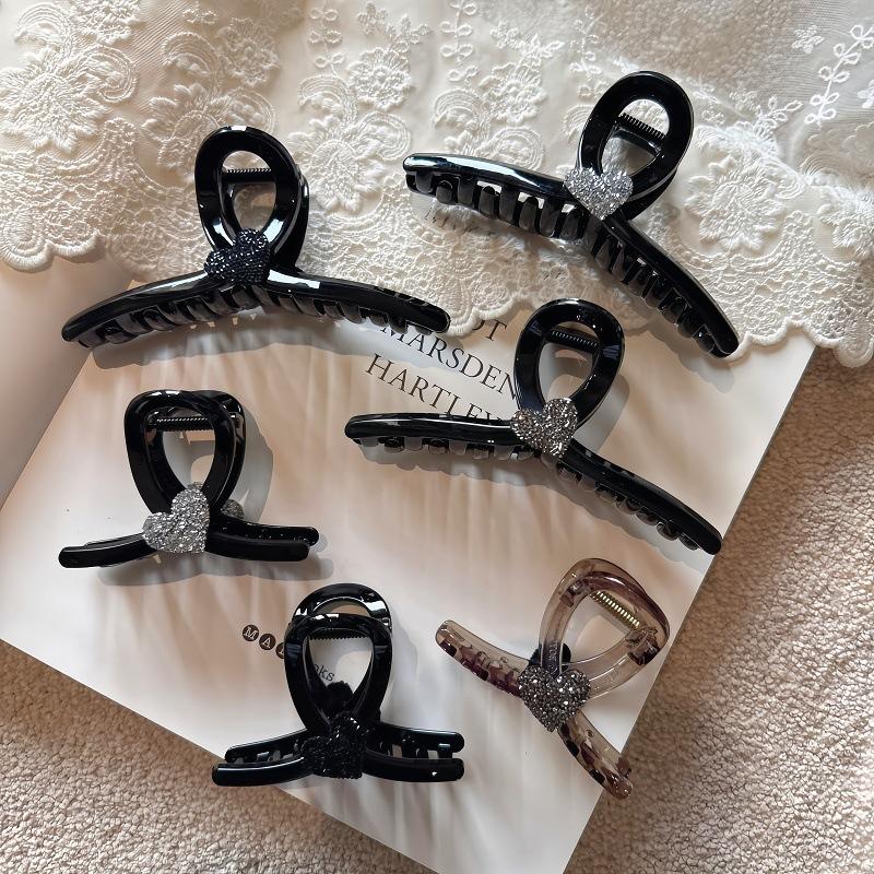 

Korean hair accessory, high-end feel, fully bejeweled heart-shaped hair clip for women, bun hairstyle shark clip