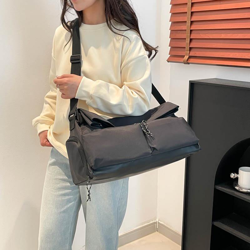 Fashion trend men and women store large bags and go out for leisure and sports versatile solid color simple large capacity shoulder messenger bag