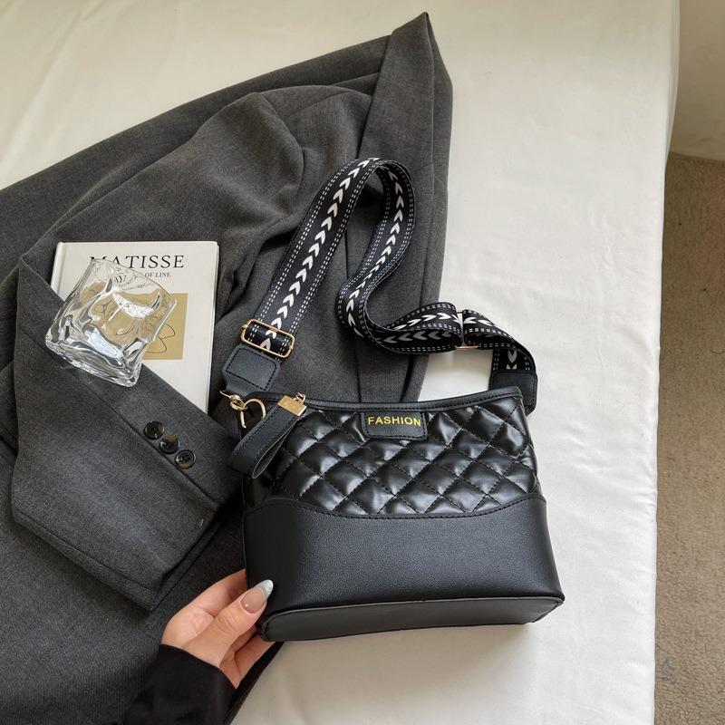 

Today s popular bags for women s new trendy rhombus embroidery thread shoulder bag versatile atmospheric messenger bag bucket bag tide