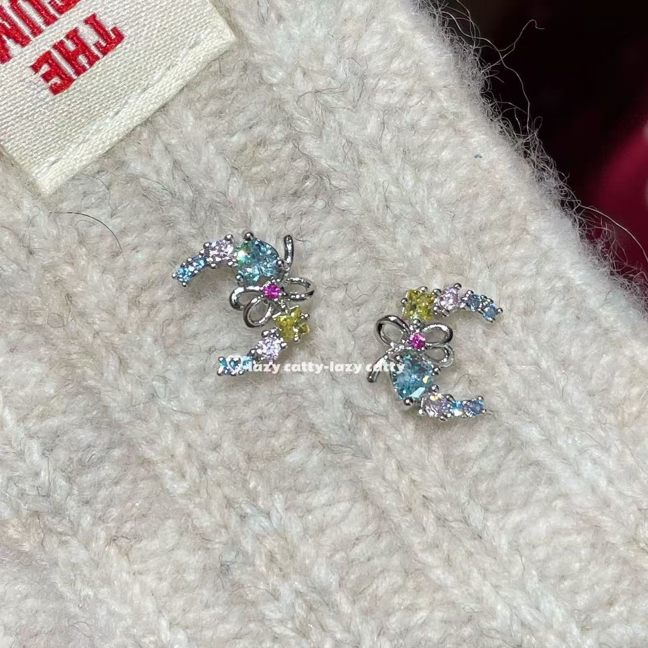 Lazy catty sweetheart girl colored zircon crescent cochlear nail titanium steel screw buckle earbone nail earrings