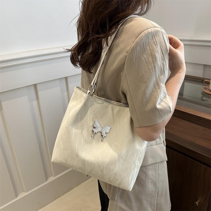 Large-capacity Casual Foreign Gas Bucket Bag 2024 New Fashionable Butterfly Texture Commuting Single Shoulder Underarm Tote Women's Bag