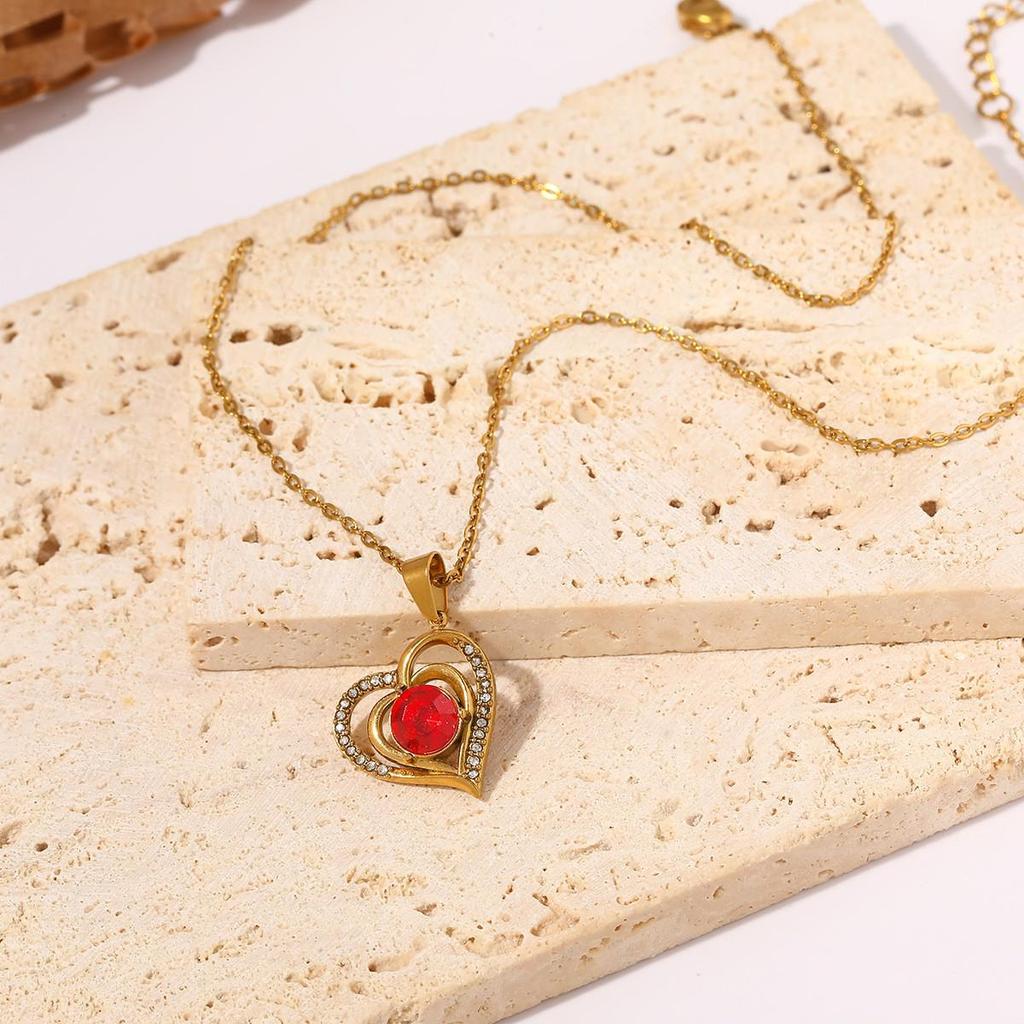 High-End Heart & Geometric Titanium Steel Clavicle Necklace for European & American Markets