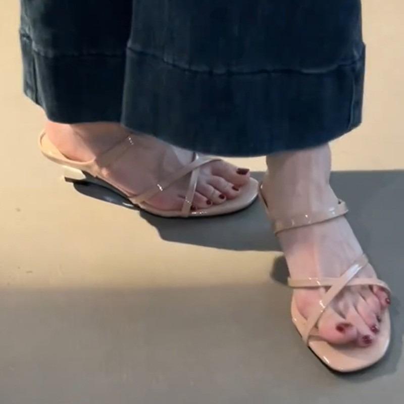 Fashion 2025 New Fashion French Wedge Crossover Slipper Open Toe Temperament High Heel Sandals for Women Elegant Slippers
