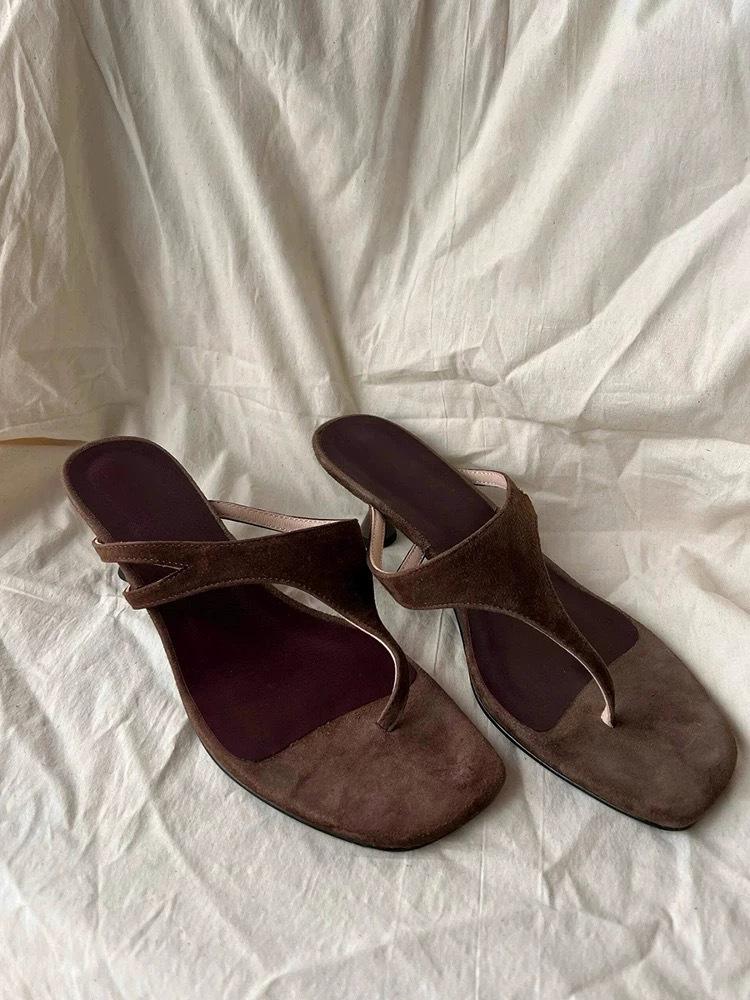 

Sheepskin version~ French temperament thin heel flip-flops shoes women s outer wear 2025 new summer versatile high heels 40 коричневый