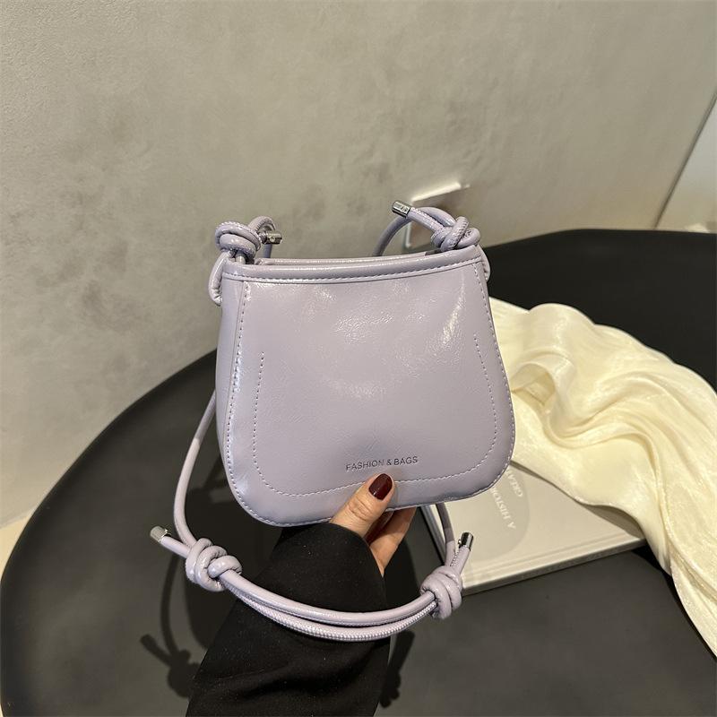 Fashion, lightweight and casual solid color new simple shoulder bag high texture versatile portable messenger bag women