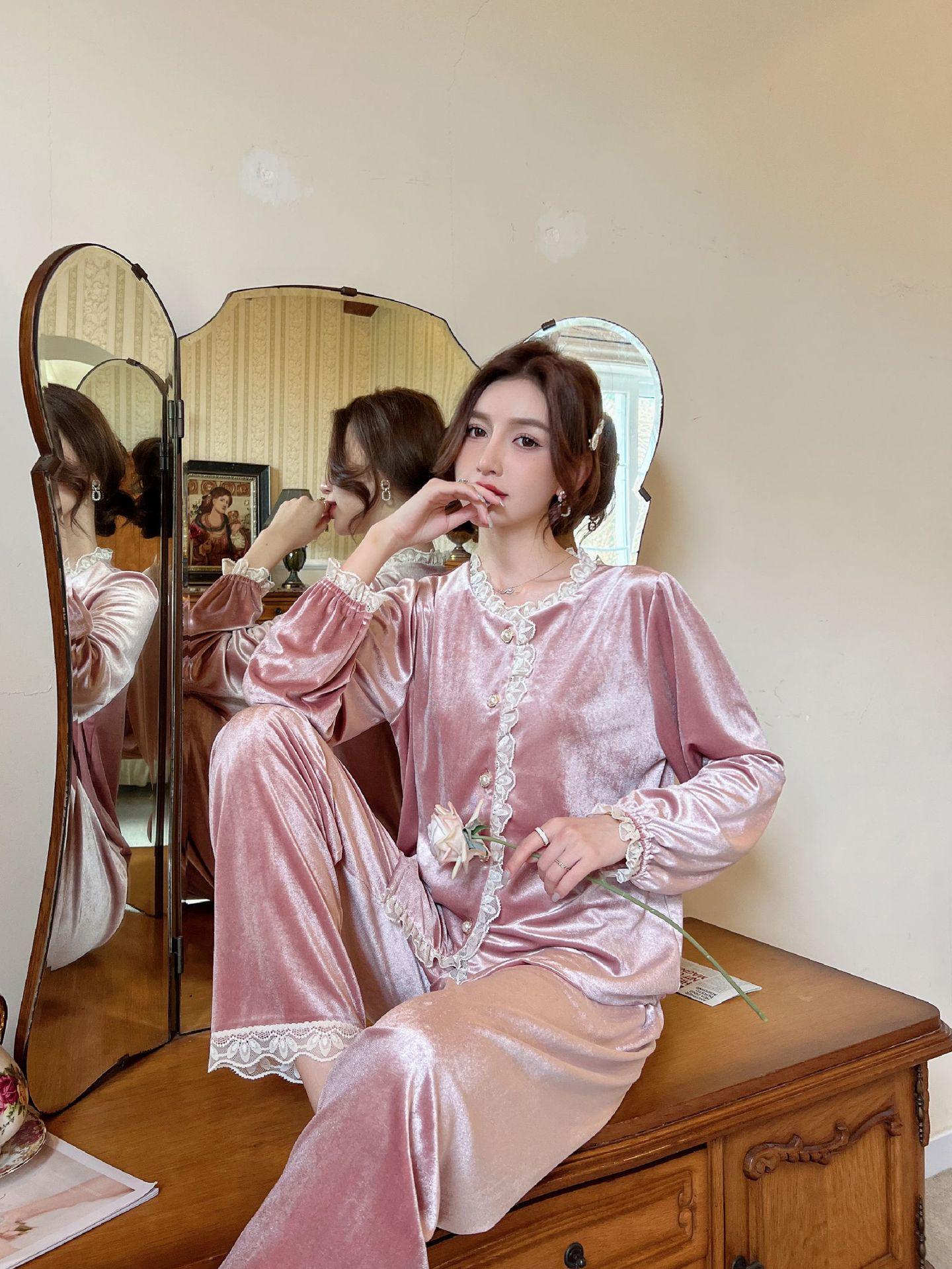 

Жіночий Розкішний Осінній Велюровий Піжамний Комплект – Кардиган з Мереживом з Довгим Рукавом, Двокомпонентний Домашній Одяг, Підходить для Вдома та Вулиці L рожевий