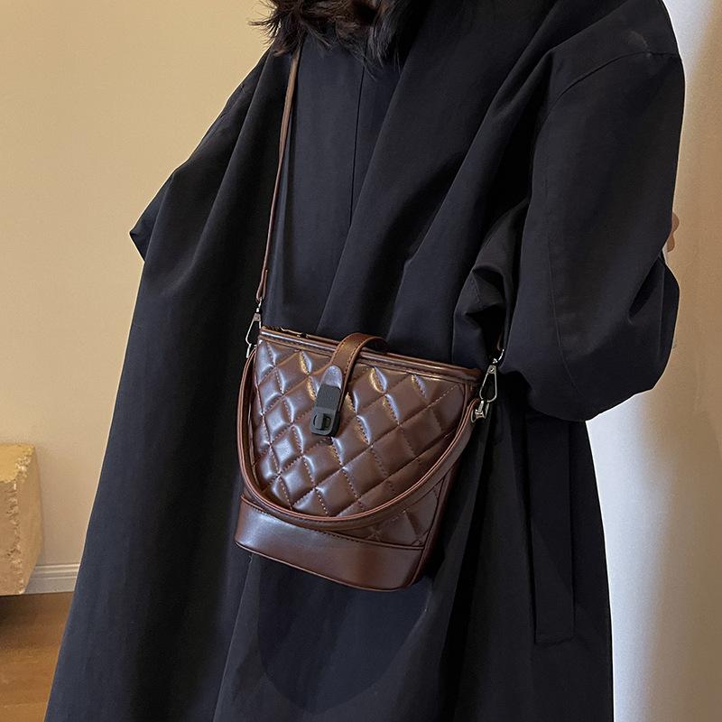 Popular Niche Bags, New Women's Bags, Diamond Versatile Messenger Bags, Shoulder Portable Bucket Bags