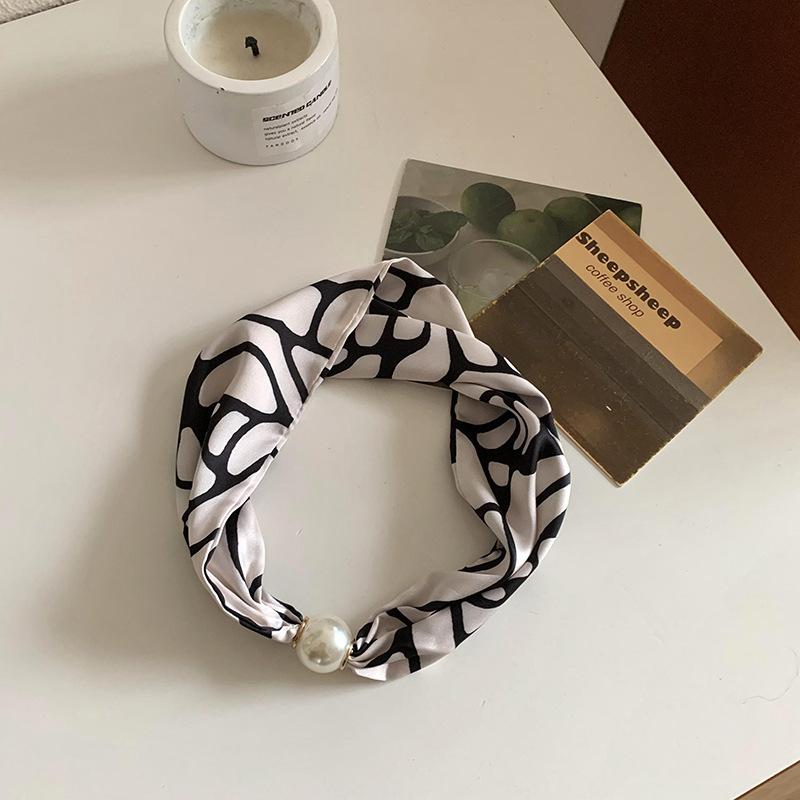 Pearl magnetic buckle small silk scarf women's lazy neck protection spring new versatile high-sense magnetic buckle necklace scarf