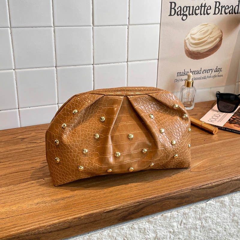 Stylish, simple and versatile cross-border trend, single shoulder oblique span clip bag, mushroom nail chain pleated clutch women's bag