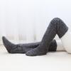 Schwangere mit kalten Händen und Füßen, warme Overknee-Socken