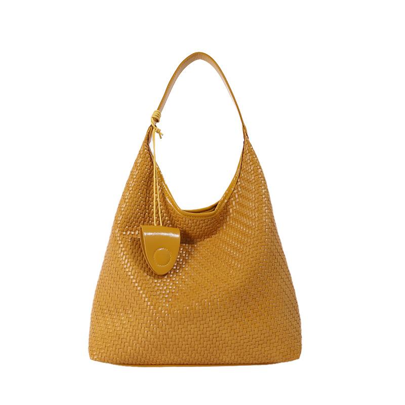 Summer new versatile fashion exquisite niche design sense commuter shoulder armpit tote bag