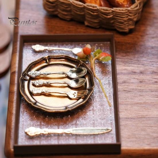 

4 шт. 1:6 1:12 миниатюрных подносов для кукольного домика, пластиковая обеденная тарелка, чайный поднос, модель игрушки, бегония, волнистый поднос, форма для пекарни, кухни, кофейни, куклы A коричневый