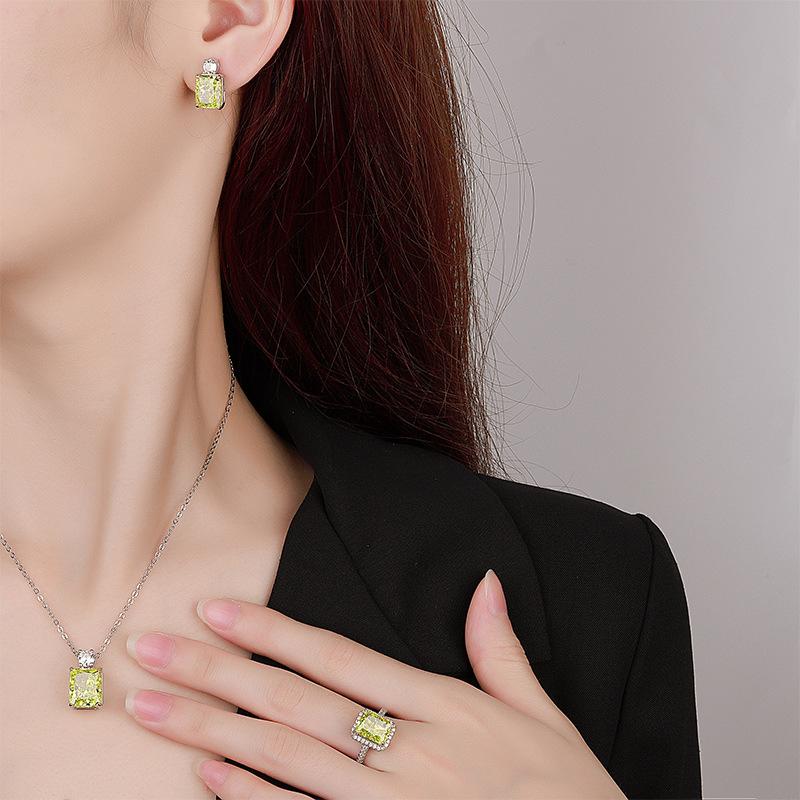 Autumn And Winter Jewelry High Carbon Diamond Ice Flower Cut Copper Inlaid Apple Green Sugar Cube Set 10 * 12-8 * 10