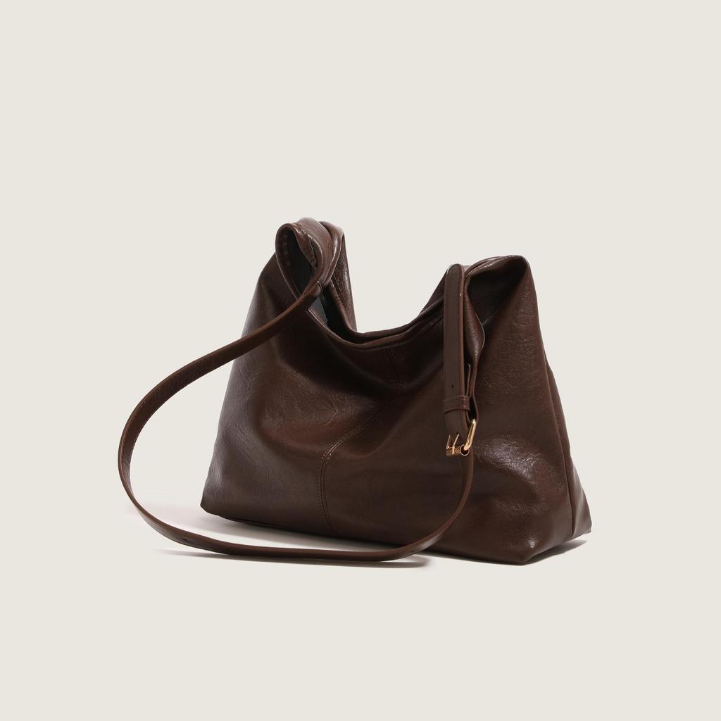 Korean Style Trendy Tote Bag: Large Capacity, Versatile Casual Commuter Bag for Women, Simple Retro Underarm Design, Mother-and-Child Friendly.