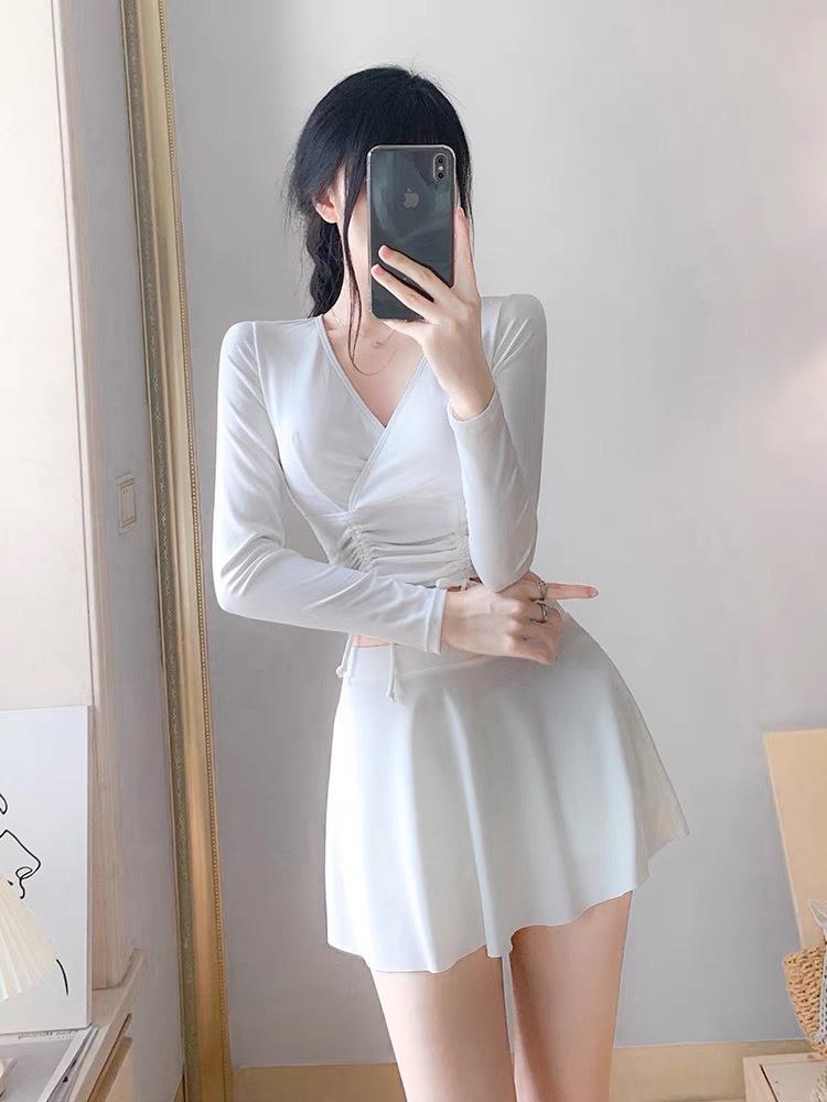 Three-piece swimsuit for women s summer showing thinness, covering belly, conservative long-sleeved sunscreen, sports flat-angle swimsuit M белый