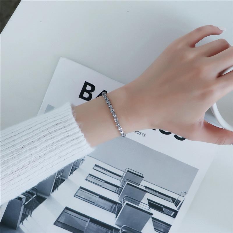 Japanisch-Koreanischer Stil Fächerförmige Phönixschwanz Halskette, Einfache Rauten Schlüsselbein Kette für Frauen, Titanstahl Pfirsichherz Schmuckstück.