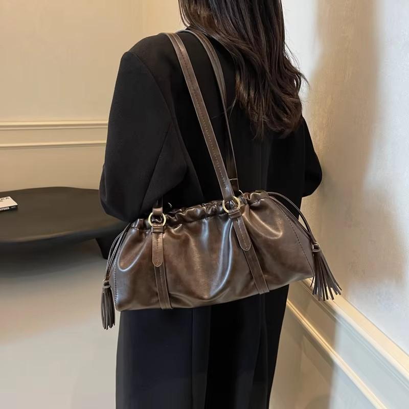 Tassel design  leather shoulder bags for women new retro fashion large capacity armpit bags simple trend simple bag