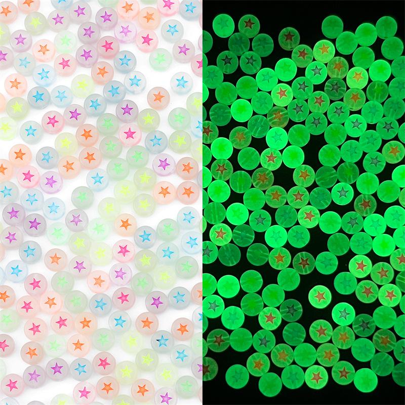 

Бусины для браслетов ручной работы Акриловые светящиеся в темноте бусины в форме персикового сердца с буквами алфавита Цифровые бусины Материалы для самостоятельного изготовления ожерелий Бусины 100pcs/bag*1