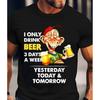 Lustiges Bierliebhaber Grafik T-Shirt Ich trinke nur drei Tage Bier Humorvolles Design Schwarzes Street Style Kurzarm Unisex Oberteil