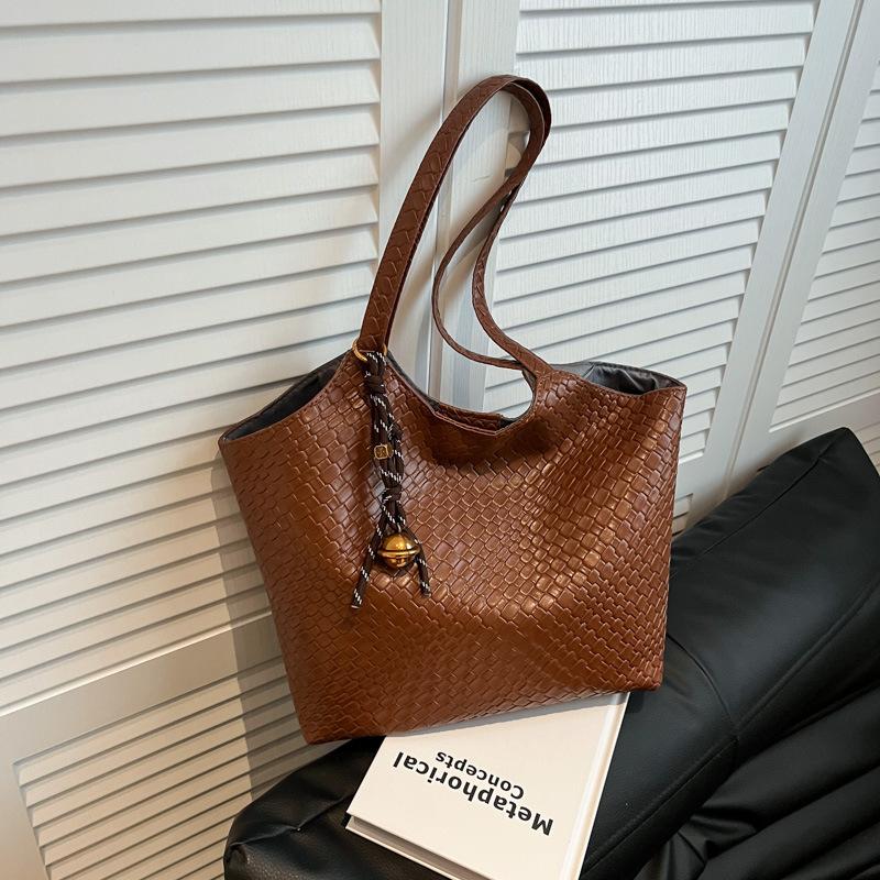 

Женская сумка через плечо большой вместимости, летняя новинка, универсальная сумка для поездок на работу, сумка под мышкой, популярная сумка-тоут, трендовая