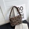 Retro Leopard Plüsch Umhängetaschen für Damen Leichte Tragbare Damen Handtaschen Geldbörse Winterlich Lässig Quadratische Achseltasche für Damen