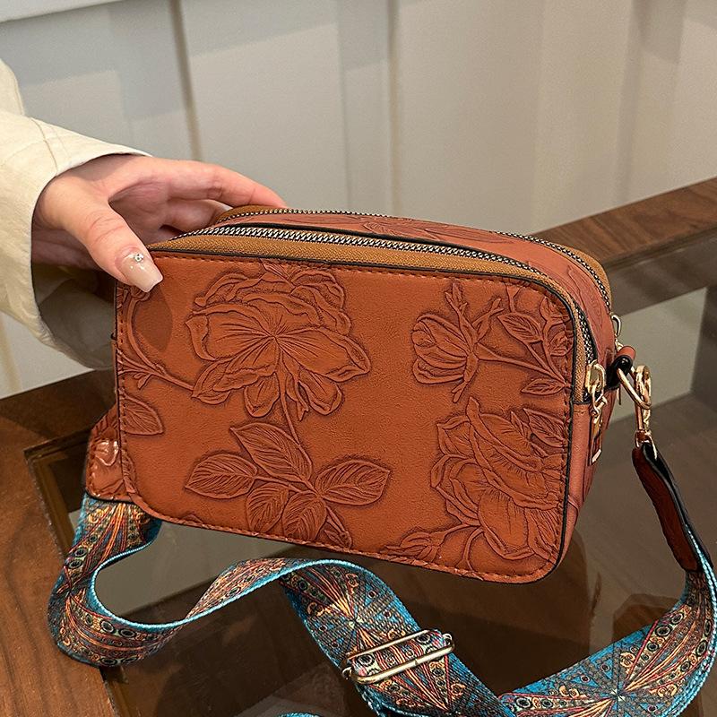 This Year'S Popular Bags Women'S Bags Autumn Fashion Broadband Embossing Simple Foreign Texture Shoulder Small Square Bag