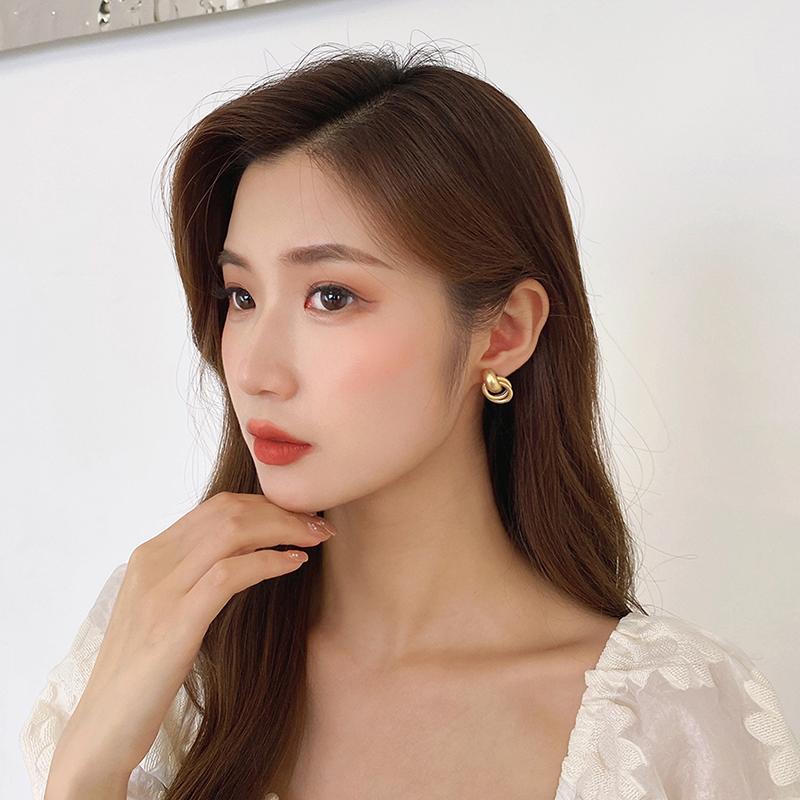 

1 пара винтажных модных уникальных элегантных маленьких кружков с подвеской, матовые металлические серьги, женские ювелирные изделия, подарок на вечеринку премиум-класса