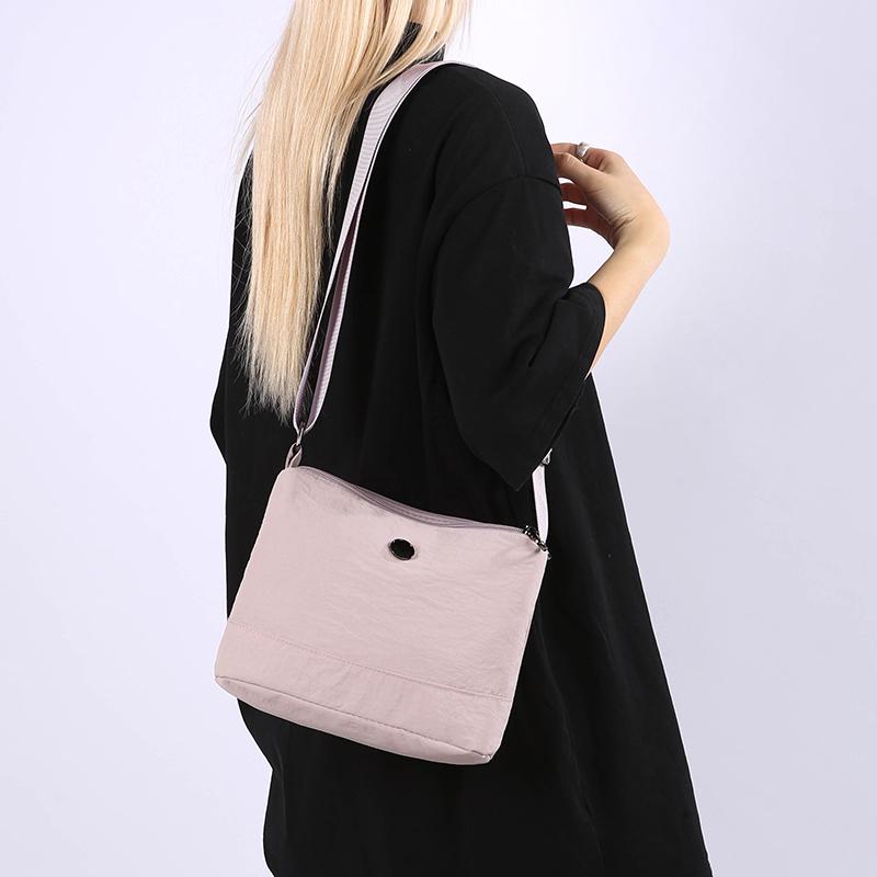 Women's Lightweight Large Capacity Shoulder Bag Commuter Crossbody Bag Middle-Aged Mother Bag