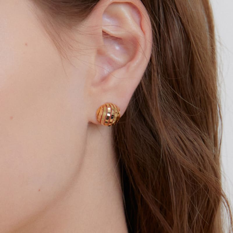 GETMEBLING Curve Ball Earring