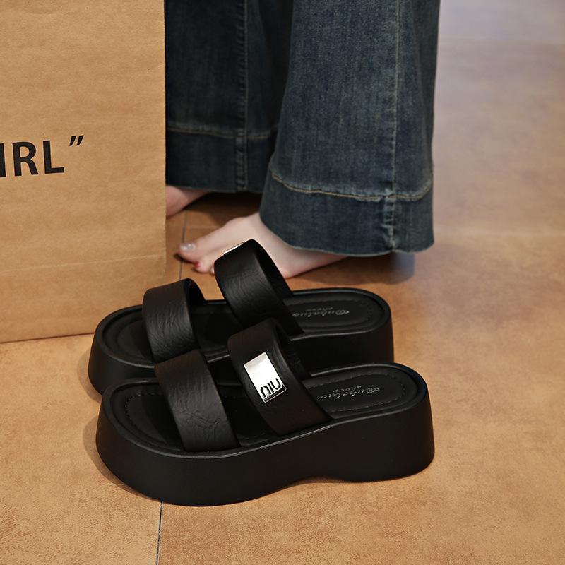 Beautiful with skirts, thick-soled height-enhancing cool slippers, women's summer outer wear advanced sense 2025 new going out wedge slippers