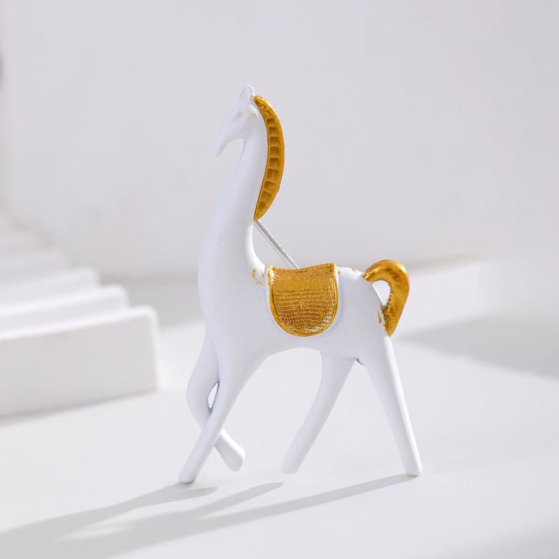 Creative Animal Horse Brooch Personality Pony Pin Men And Women Accessories Holiday Gift