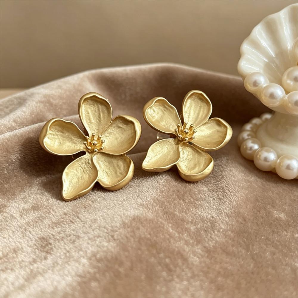 Sweet Flower Stud Earrings for Women, Vintage Metal Ear Studs, Exaggerated Fashion Party Jewelry Gifts for Girls
