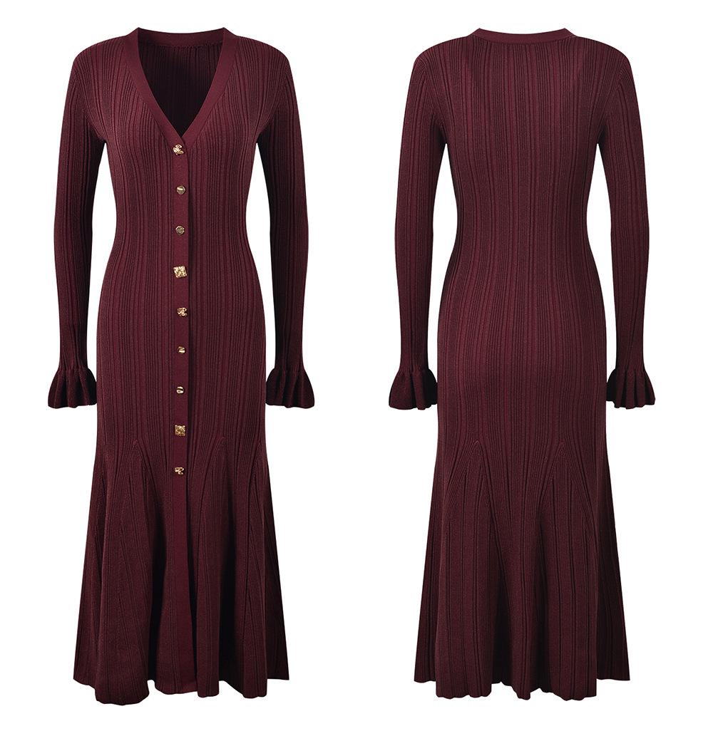 

Elegant Knit Long Dress for Women: French Waist-Cinched, V-Neck, Gold Button Accent, Long-Sleeved, 2025 Autumn/Winter Collection. S бордовий