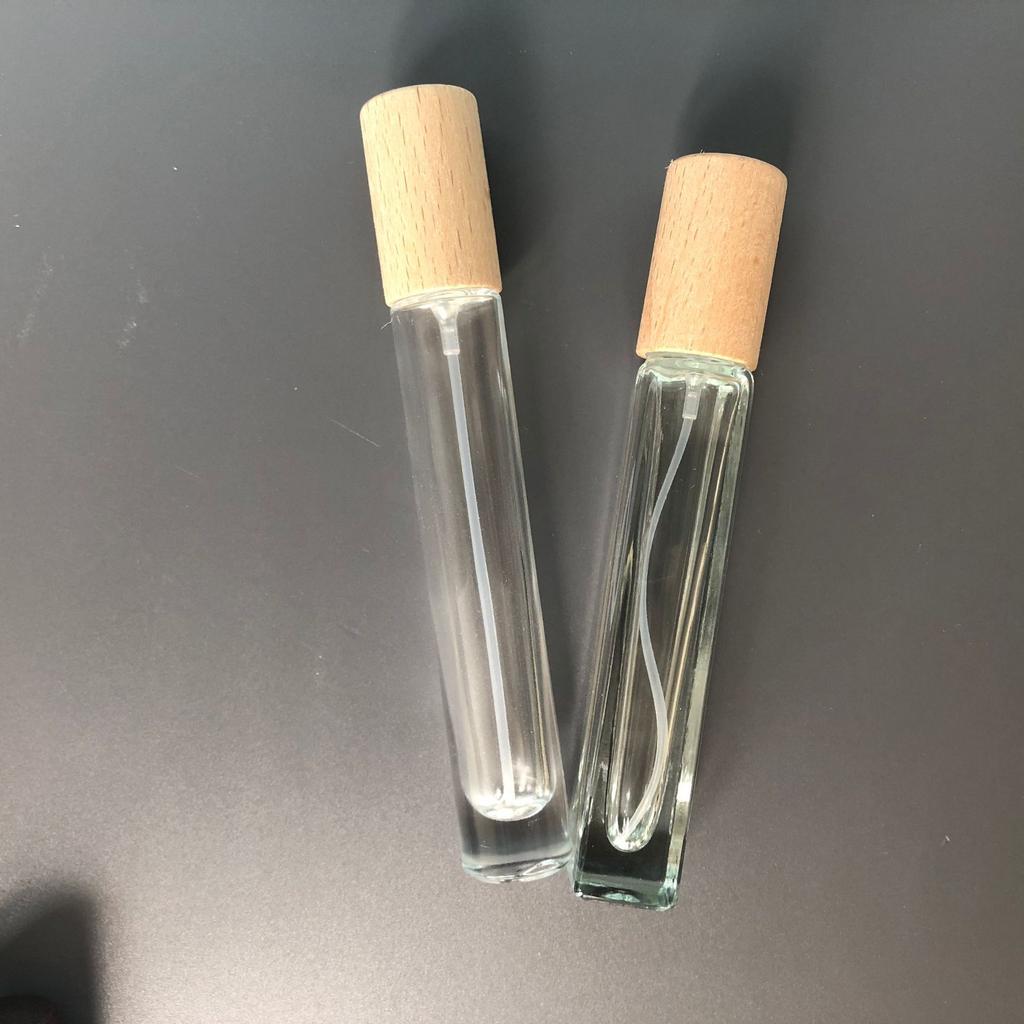 10/15ml Premium Glass Perfume Spray with Walnut Beech Cap, Portable Refillable Travel Atomizer for Cosmetics