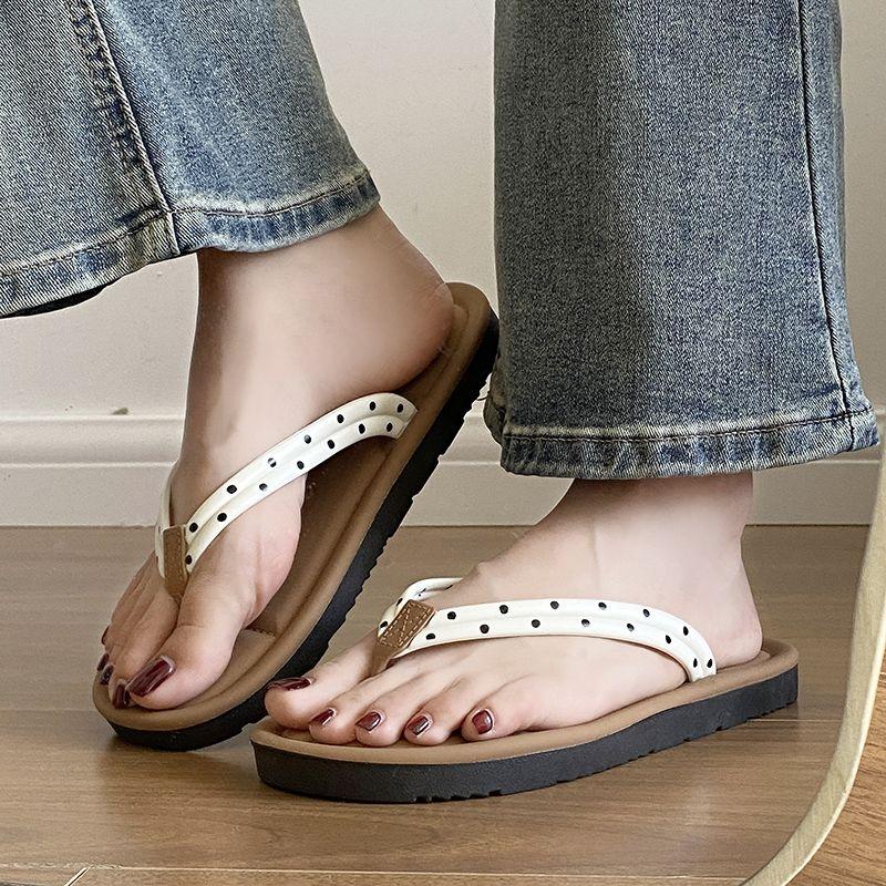 Flip Flops Shoes for Women on Beach Sandals Soft Woman Slippers Flat Outside Casual Slides Summer 2025 Trend Easy Wears Footwear