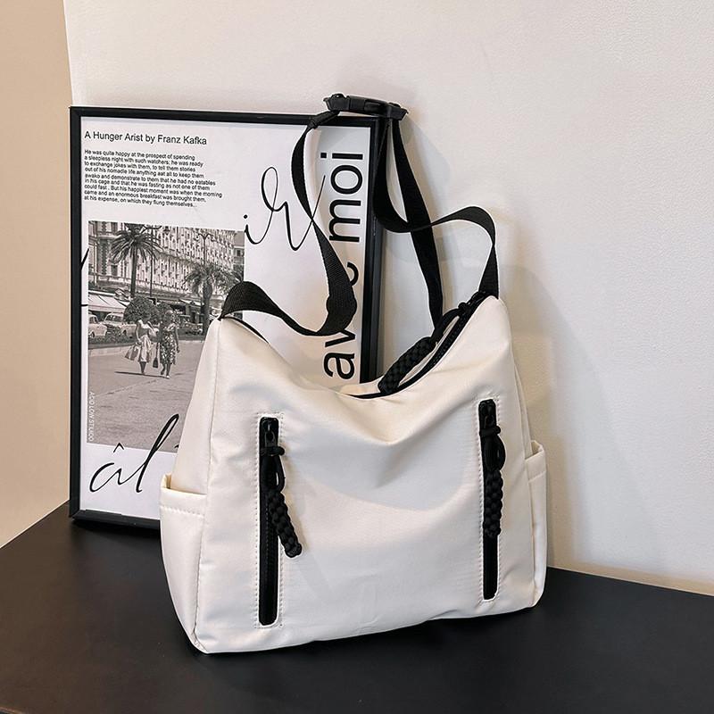 

Stylish Large Capacity Tote Bag For Women In Trendy Nylon Fashionable Design For Everyday Use белый
