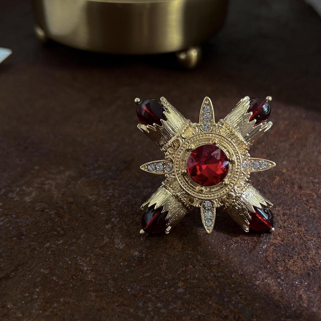 Vintage Baroque Cross Brooch Alloy Classic Retro Jewelry For Men And Women