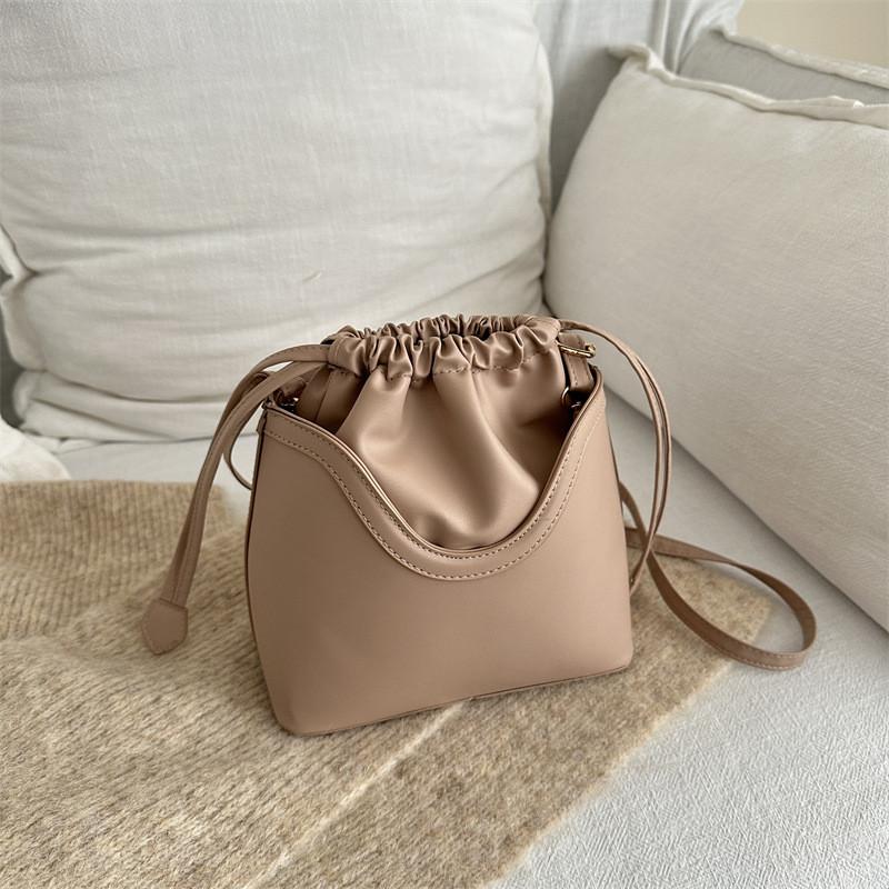 Sac à main seau tendance en matière PU Parfait pour les trajets quotidiens Utilisation décontractée élégante