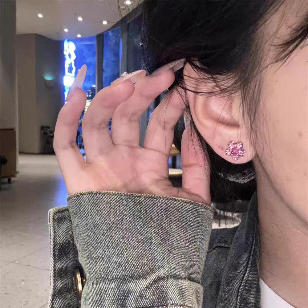 Flash Full of Diamonds, Pink Mini Flower Stud Earrings, Cold Feeling, Sweet and Exquisite, High Value, Fashion Temperament, Versatile Earrings.