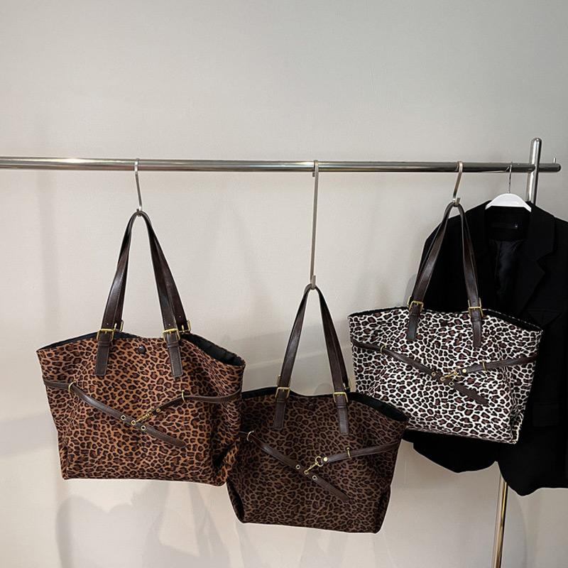 New Leopard Print Canvas Bags Popular Europe America Large Capacity Tote Bags Versatile Commuter Stylish Personal Shoulder Bags