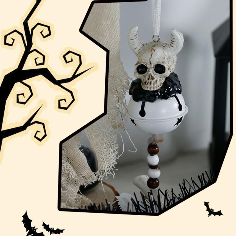 Devil Skull Windchime with Detailed Resins Metal Bells Halloween Home Decors Hanging Ornament for Horror Atmospheres
