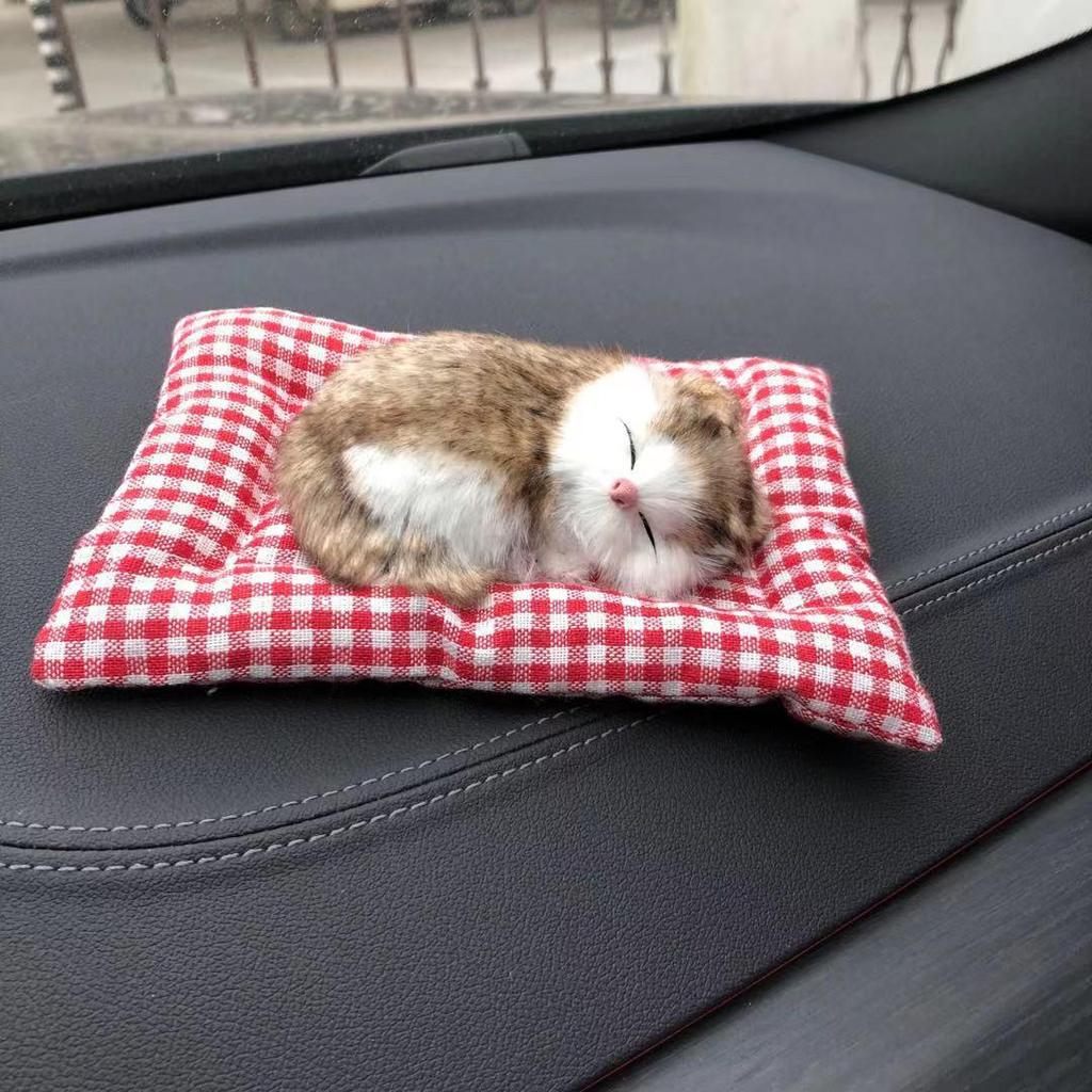 Bambuskohle Katze Auto Ornament mit Schmuckunterlage und Simulationskätzchen.