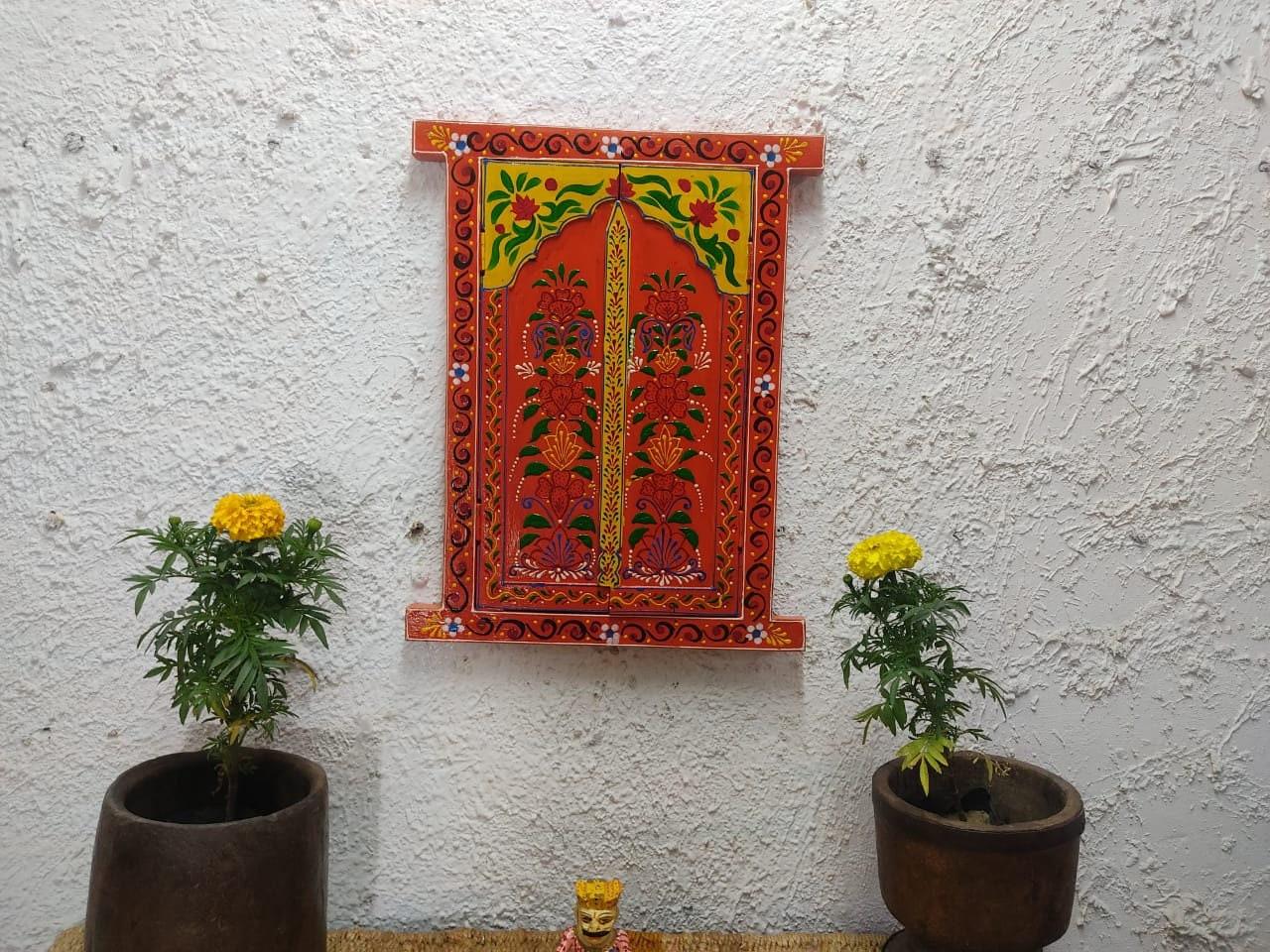 Оранжевый тисненый джарокха для подвешивания на стену: Ручная работа, индийская оконная рама разноцветный